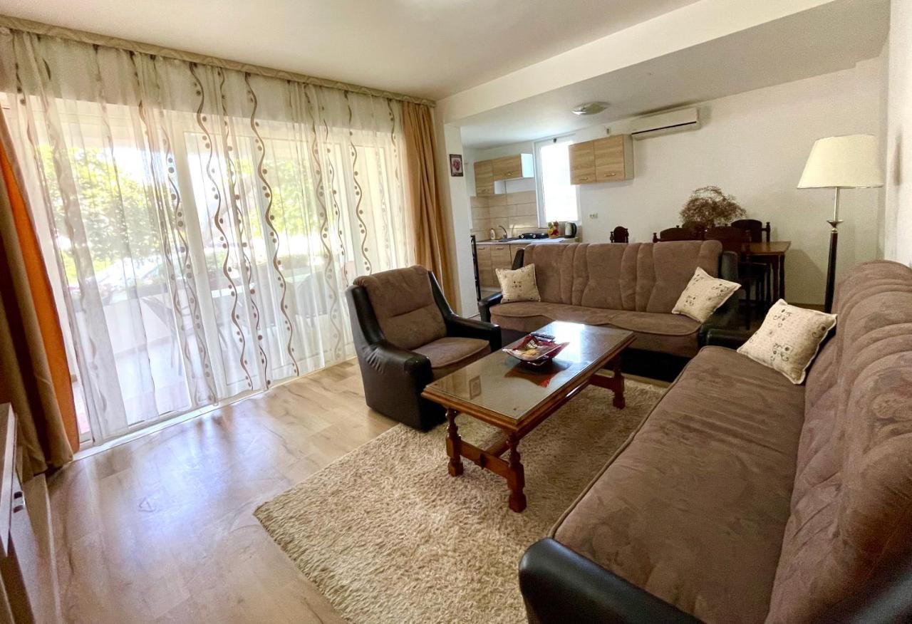 Apartments Flamingo 울친 외부 사진