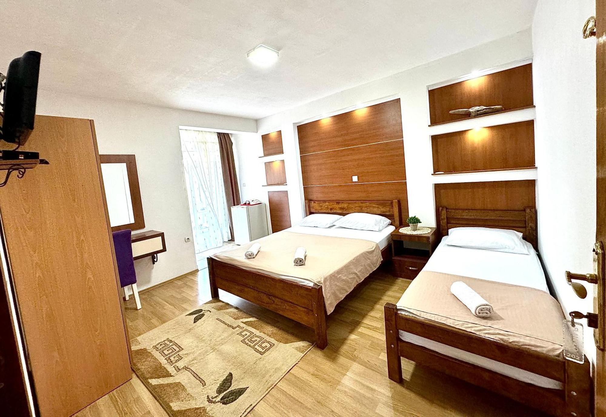Apartments Flamingo 울친 외부 사진